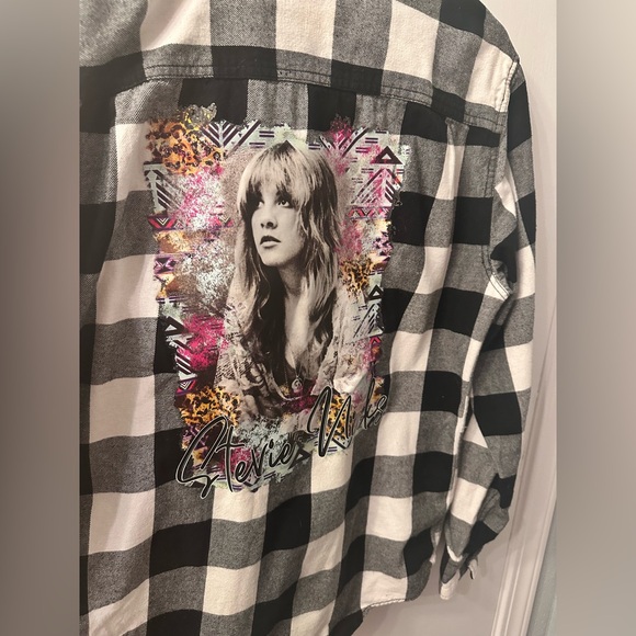 Graphic Stevie Nicks Checkered flannel. Men’s size Medium - Picture 9 of 9